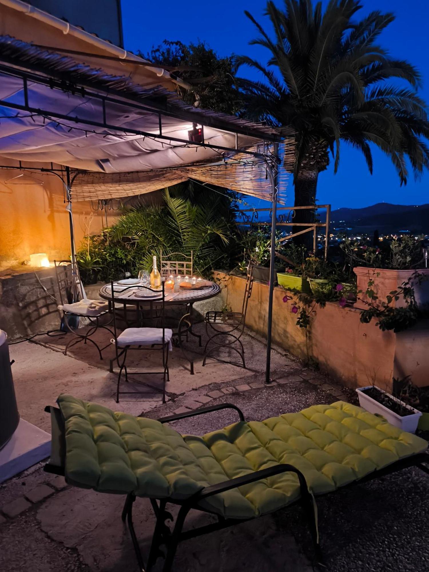 Love-Room Discret 40 M2 Bormes Les Mimosas Village Avec Terrasse Exterior foto