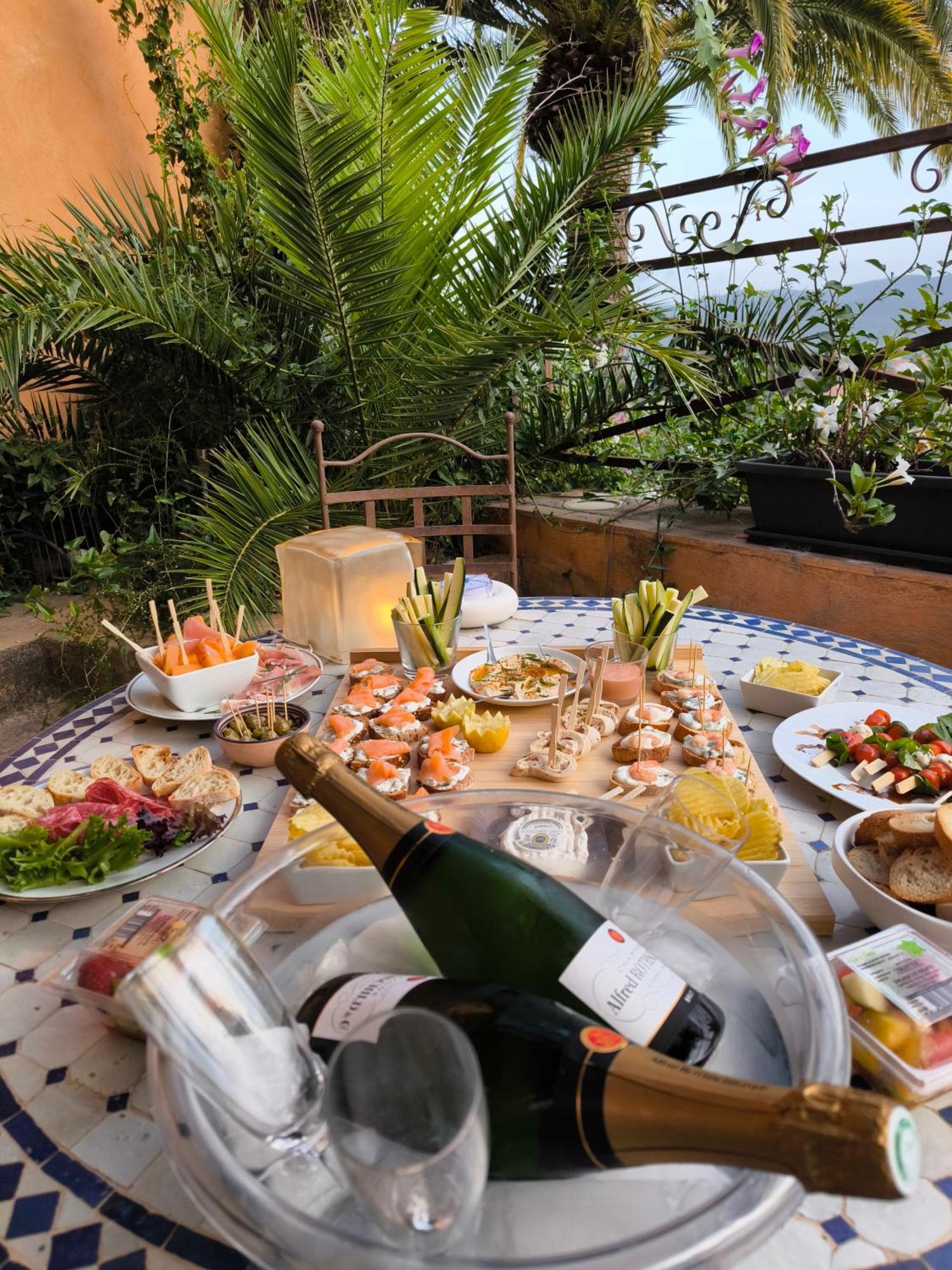 Love-Room Discret 40 M2 Bormes Les Mimosas Village Avec Terrasse Exterior foto